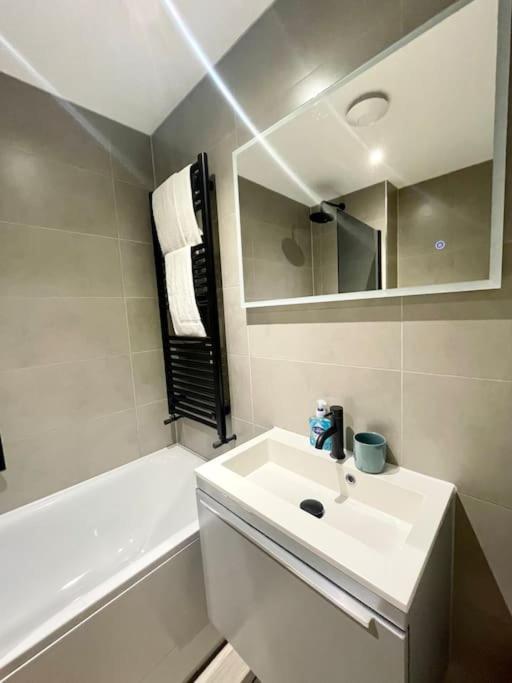 Anchors Away Apartment Пул Екстериор снимка